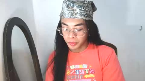 Snapshot of _karie_ chatting on 10/07/25, 01:41 _karie_ online show from 10/07/25, 01:41