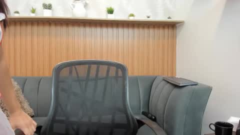 Snapshot of _karla_brunette_ chatting on 10/31/25, 07:48 Amanda online show from 10/31/25, 07:48