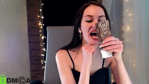  karolina online show from 02/15/25, 06:44