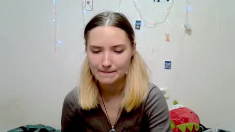 _kikiclark_ online show from 09/20/25, 08:43