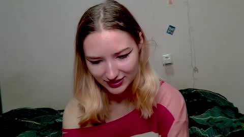 _kikiclark_ online show from 10/17/25, 01:25