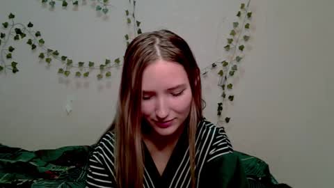 _kikiclark_ online show from 11/05/25, 06:30