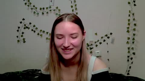 _kikiclark_ online show from 11/09/25, 04:16