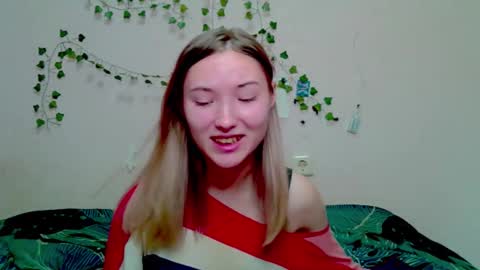 _kikiclark_ online show from 11/26/25, 07:37