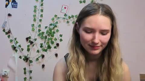 _kikiclark_ online show from 03/12/26, 07:53