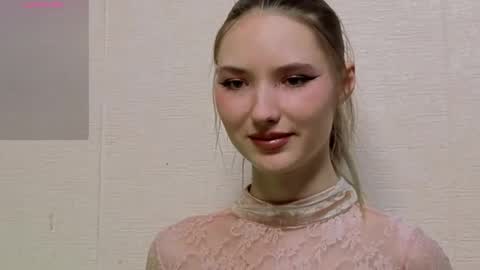 _kikiclark_ online show from 05/03/26, 07:42