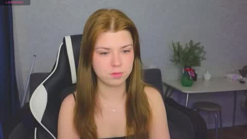 Snapshot of _kirieshka chatting on 12/16/25, 02:22 Molly Emily online show from 12/16/25, 02:22