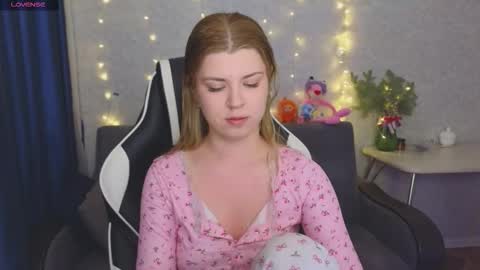 Snapshot of _kirieshka chatting on 02/06/26, 02:42 Molly Emily online show from 02/06/26, 02:42