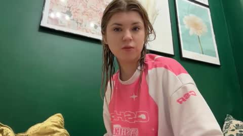 Snapshot of _kirieshka chatting on 03/18/26, 02:26 Molly Emily online show from 03/18/26, 02:26