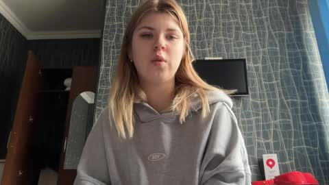 Snapshot of _kirieshka chatting on 04/01/26, 10:16 Molly Emily online show from 04/01/26, 10:16