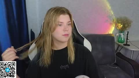 Snapshot of _kirieshka chatting on 04/14/26, 02:06 Molly Emily online show from 04/14/26, 02:06