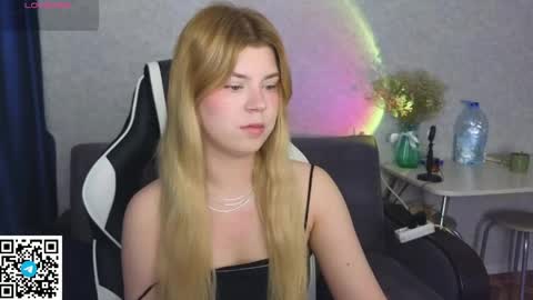 Snapshot of _kirieshka chatting on 04/19/26, 07:40 Molly Emily online show from 04/19/26, 07:40