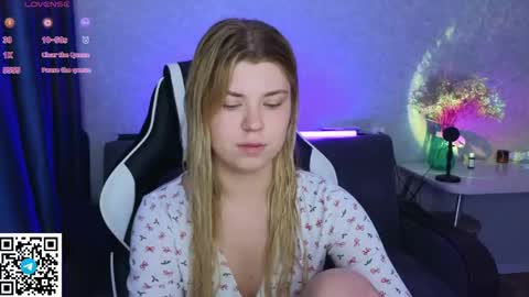 Snapshot of _kirieshka chatting on 04/22/26, 03:46 Molly Emily online show from 04/22/26, 03:46