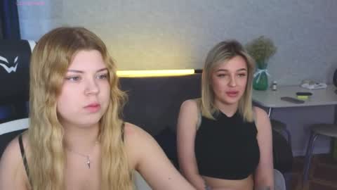 Snapshot of _kirieshka chatting on 04/26/26, 03:10 Molly Emily online show from 04/26/26, 03:10