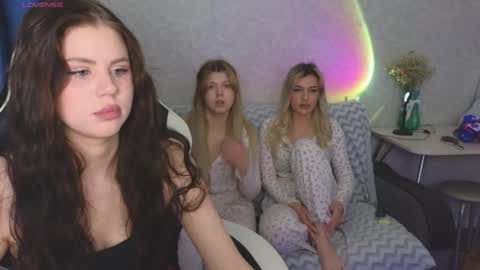 Snapshot of _kirieshka chatting on 04/28/26, 05:51 Molly Emily online show from 04/28/26, 05:51