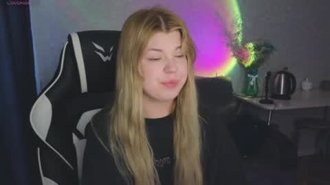 Snapshot of _kirieshka chatting on 05/05/26, 02:08 Molly Emily online show from 05/05/26, 02:08