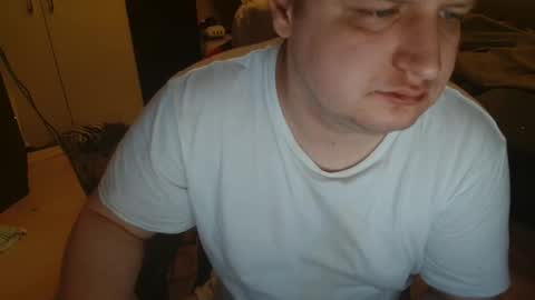 Snapshot of _kitsu_ chatting on 11/16/25, 10:10 _kitsu_ online show from 11/16/25, 10:10