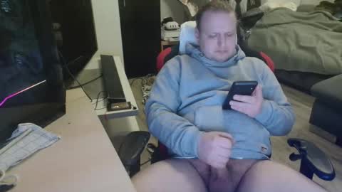 Snapshot of _kitsu_ chatting on 12/17/25, 03:51 _kitsu_ online show from 12/17/25, 03:51