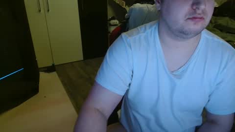 Snapshot of _kitsu_ chatting on 03/08/26, 05:28 _kitsu_ online show from 03/08/26, 05:28