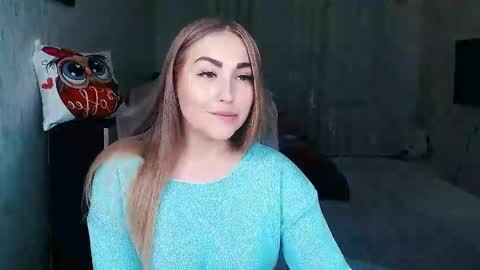 Snapshot of _kittyboo chatting on 12/22/25, 06:32 Aleksa online show from 12/22/25, 06:32