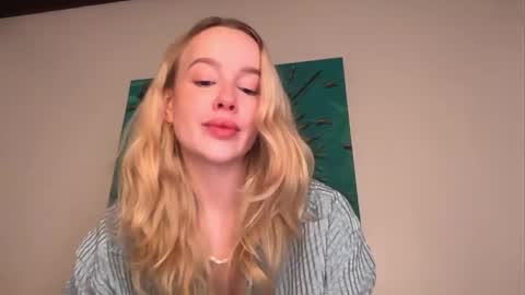 Snapshot of _kkkhaleesi_ chatting on 05/18/26, 08:03 DENI online show from 05/18/26, 08:03