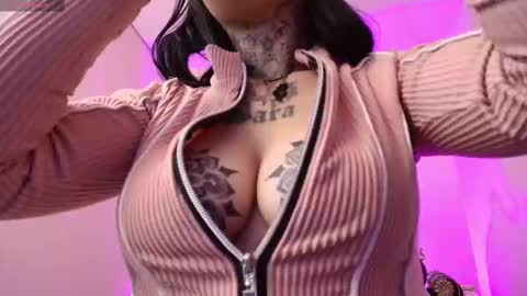 Snapshot of _kur0mi_ chatting on 02/08/25, 02:05 _kur0mi_ online show from 02/08/25, 02:05