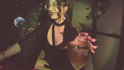 Snapshot of _lady_luna_ chatting on 01/17/25, 12:20 Lady Luna online show from 01/17/25, 12:20