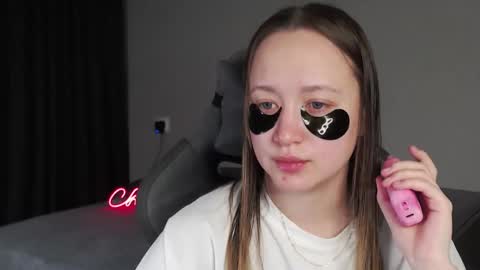 _lalune_ online show from 12/04/25, 03:38