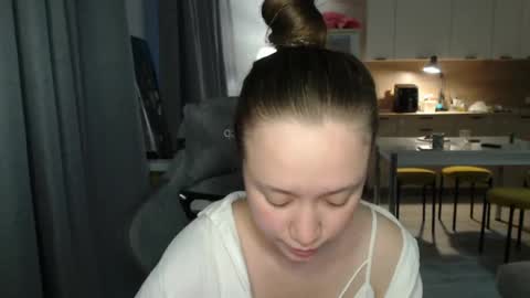 Snapshot of _lalune_ chatting on 03/31/26, 03:01 _lalune_ online show from 03/31/26, 03:01