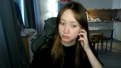 Snapshot of _lalune_ chatting on 04/06/26, 10:49 _lalune_ online show from 04/06/26, 10:49