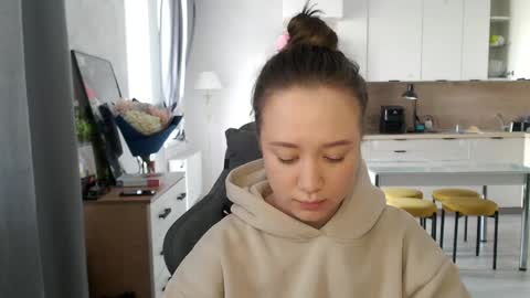 Snapshot of _lalune_ chatting on 04/15/26, 05:36 _lalune_ online show from 04/15/26, 05:36