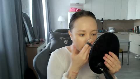 Snapshot of _lalune_ chatting on 04/22/26, 10:17 _lalune_ online show from 04/22/26, 10:17