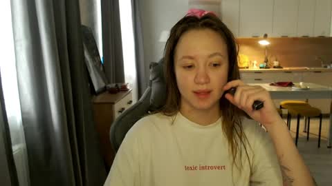 Snapshot of _lalune_ chatting on 04/23/26, 10:25 _lalune_ online show from 04/23/26, 10:25
