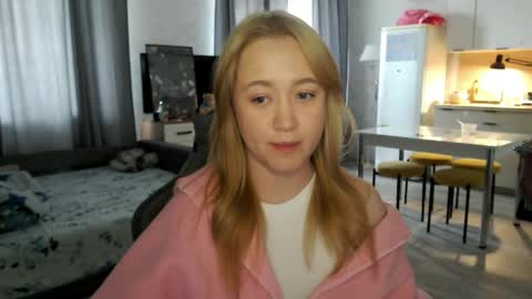 Snapshot of _lalune_ chatting on 05/14/26, 10:00 _lalune_ online show from 05/14/26, 10:00