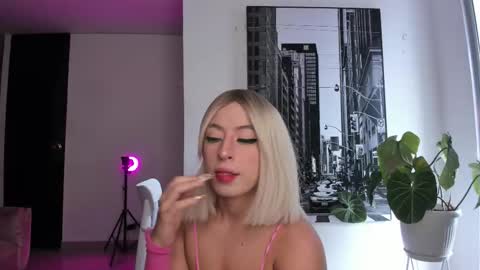 Snapshot of _lapetitemort_ chatting on 11/04/25, 06:40 Agatha Arias IG lapetitemort 1 online show from 11/04/25, 06:40