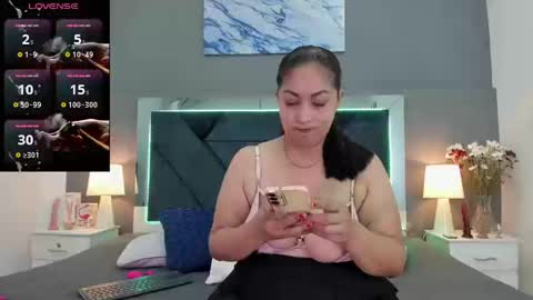 Lauralove online show from 09/17/25, 08:21