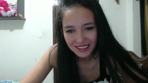 Snapshot of _laureneyes chatting on 12/01/25, 05:45 Lauren 3 online show from 12/01/25, 05:45