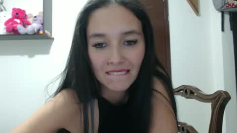 Snapshot of _laureneyes chatting on 12/04/25, 06:23 Lauren 3 online show from 12/04/25, 06:23