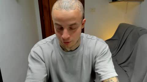 Snapshot of _layne chatting on 05/11/26, 01:50 Layne online show from 05/11/26, 01:50
