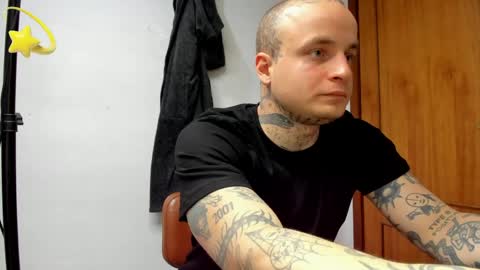 Snapshot of _layne chatting on 05/20/26, 01:39 Layne online show from 05/20/26, 01:39