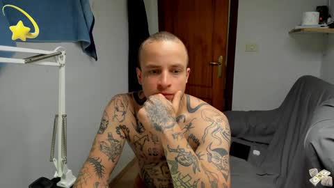 Snapshot of _layne chatting on 06/02/26, 11:56 Layne online show from 06/02/26, 11:56