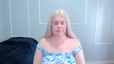 Snapshot of _leana_oo chatting on 10/23/25, 06:39 leana online show from 10/23/25, 06:39