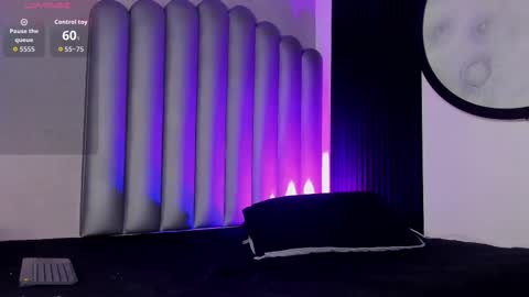 _leohot_ online show from 11/30/25, 03:54