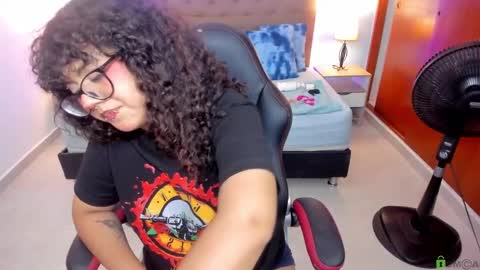 Liily online show from 09/19/25, 08:42