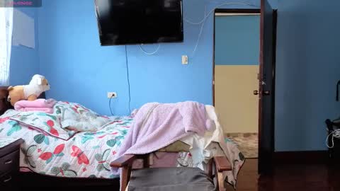 Snapshot of _lindasy_ chatting on 01/19/26, 04:33 Lindasy online show from 01/19/26, 04:33