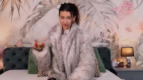 Lisa online show from 12/01/25, 06:02