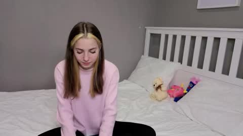 Emma online show from 11/12/25, 02:17