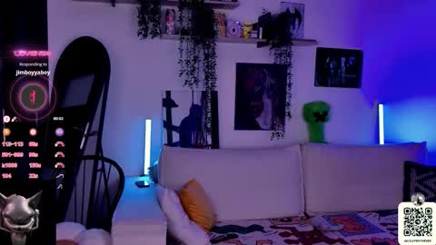 Snapshot of _lollyshy_ chatting on 10/24/25, 10:33 Lolly online show from 10/24/25, 10:33