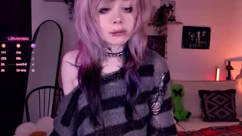 Snapshot of _lollyshy_ chatting on 11/19/25, 09:42 Lolly online show from 11/19/25, 09:42