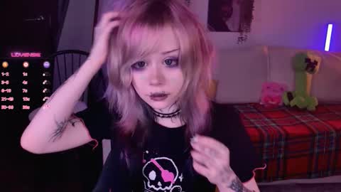 Snapshot of _lollyshy_ chatting on 11/30/25, 09:57 Lolly online show from 11/30/25, 09:57